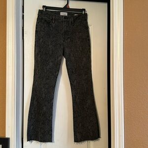 Adorable black/gray Snake skin design Jeans with Frayed hem